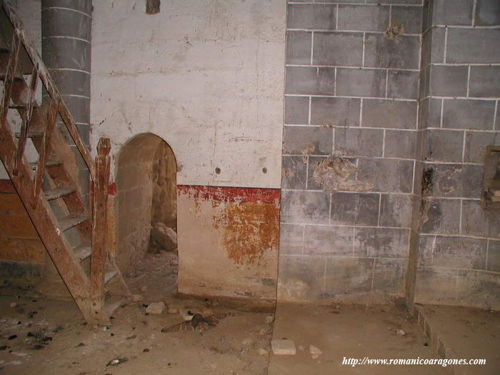 MURO NORTE Y PRESBITERIO ANTES DE LA RESTAURACIÓN